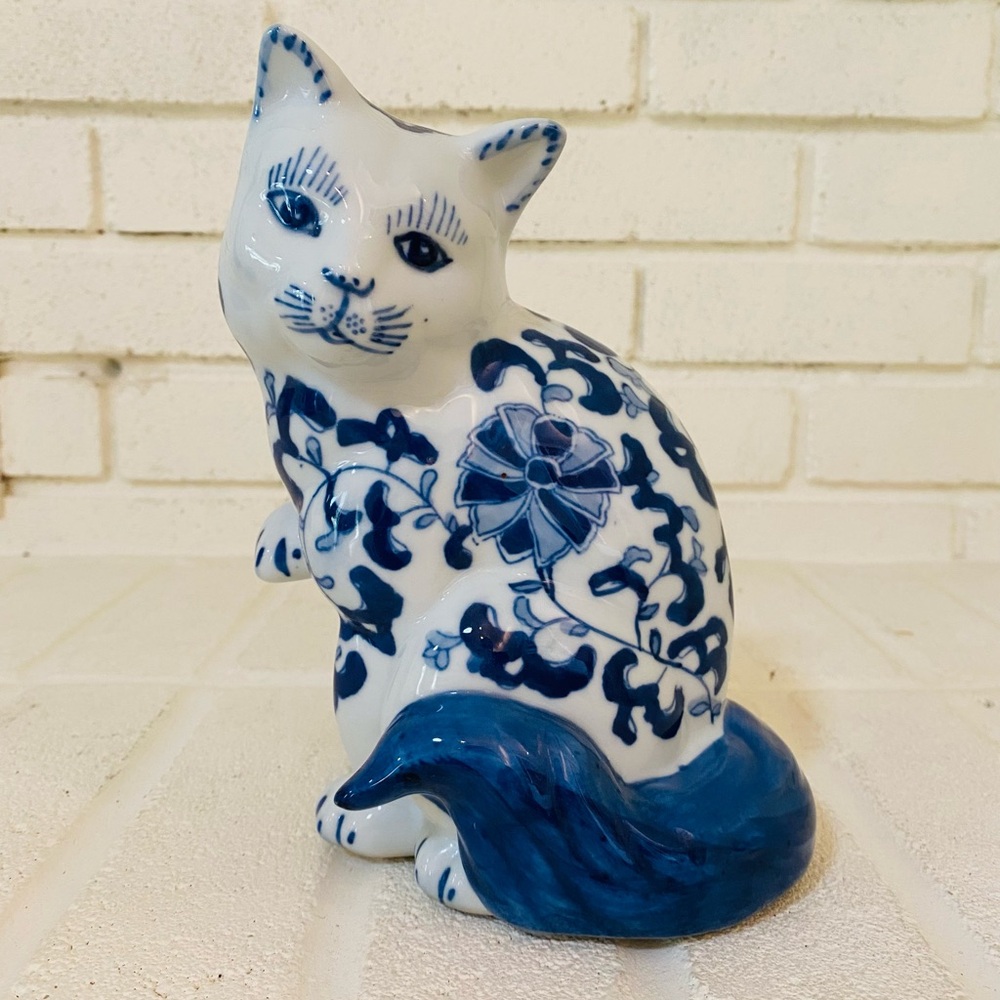 Vintage Blue & White Chinoiserie Floral Good Luck Cat Kitten